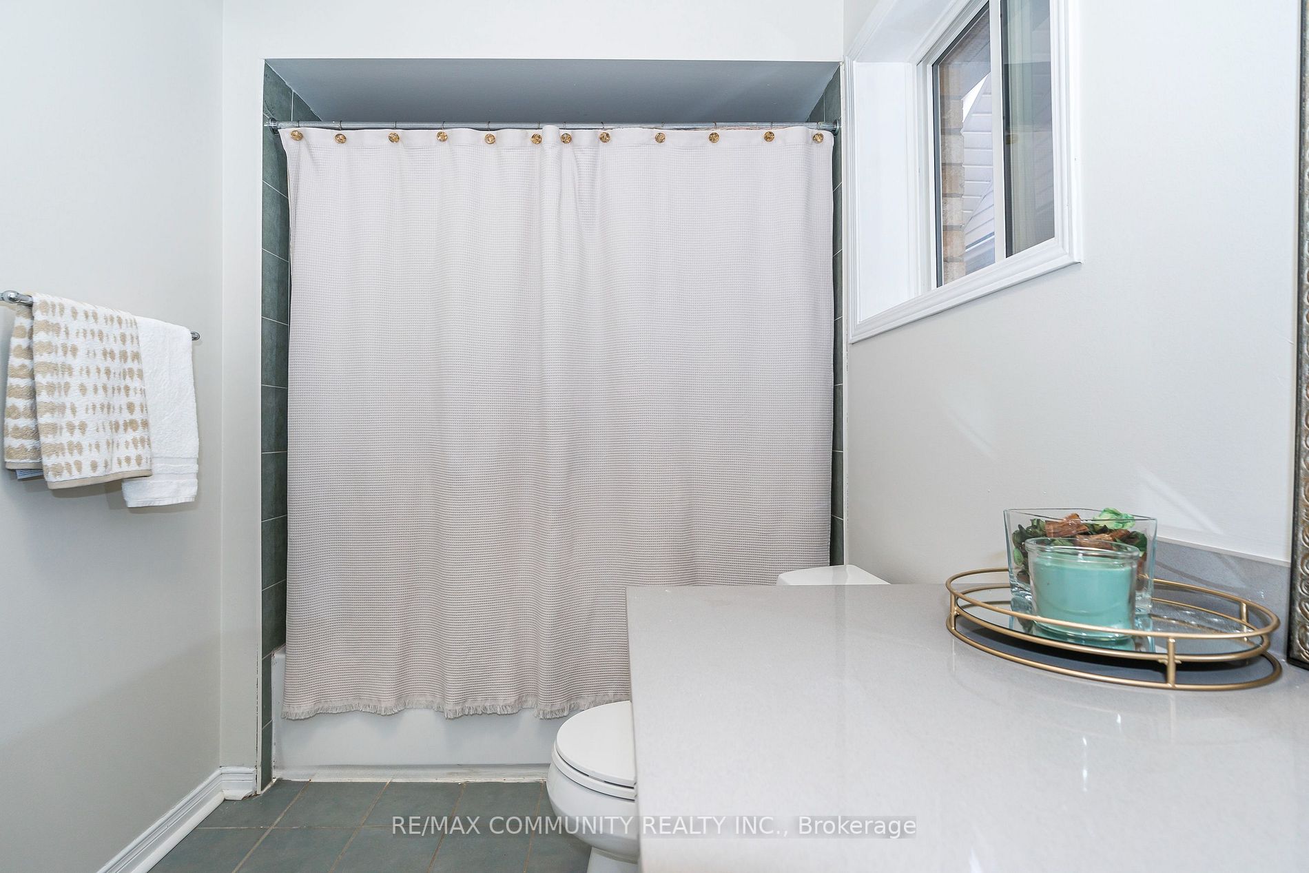 31 Greenhalf Dr