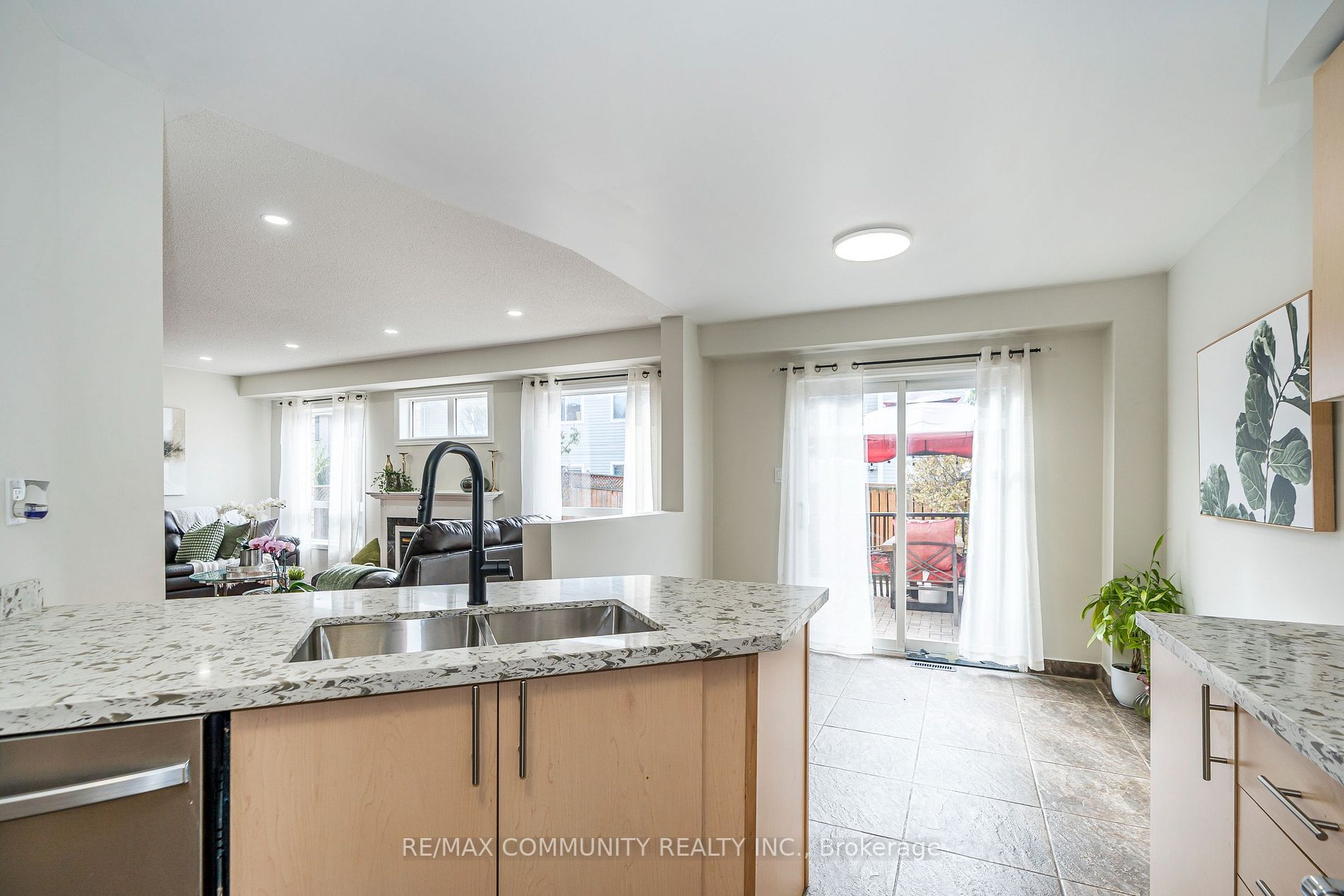 31 Greenhalf Dr