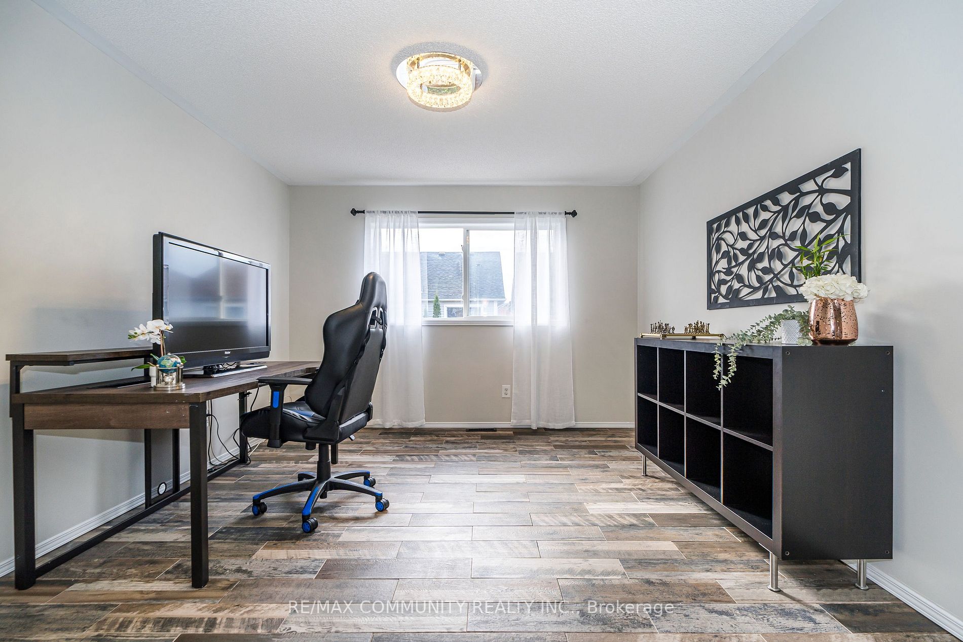 31 Greenhalf Dr