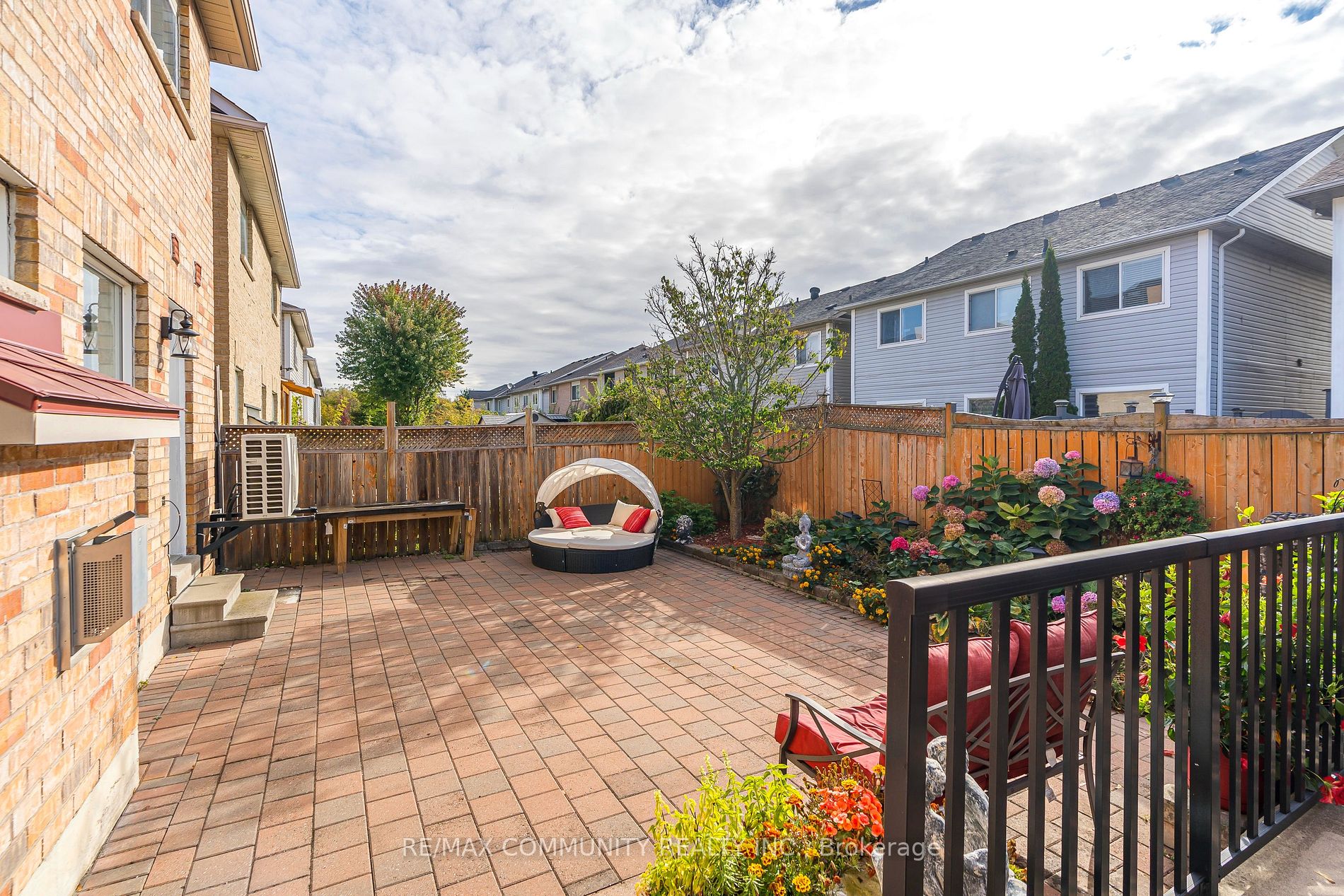31 Greenhalf Dr
