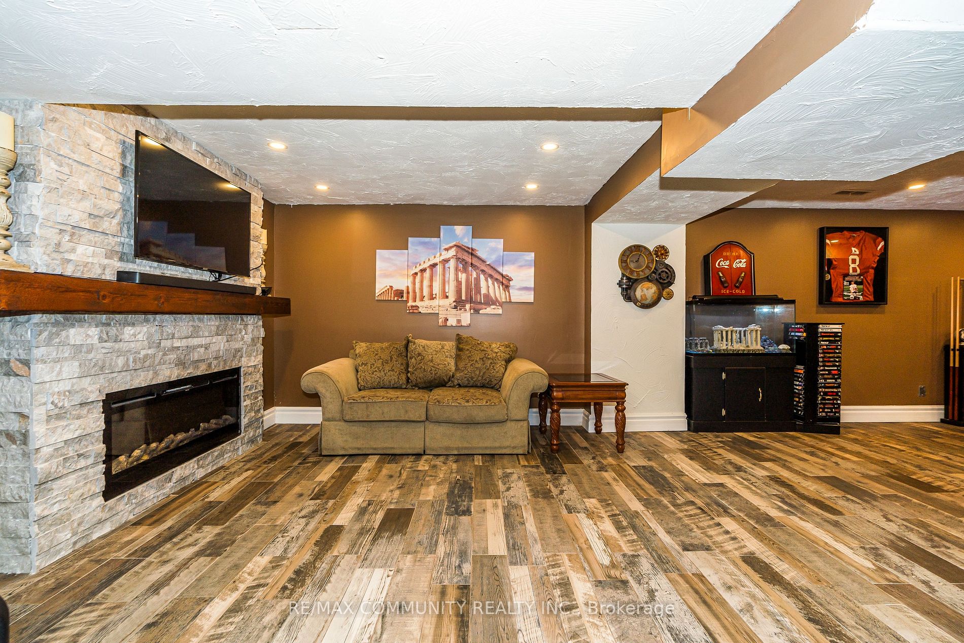 31 Greenhalf Dr