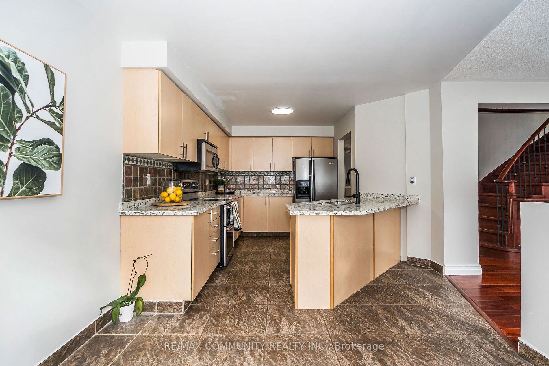 31 Greenhalf Dr