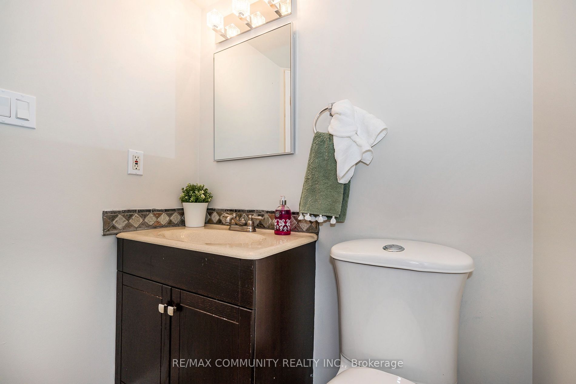 31 Greenhalf Dr