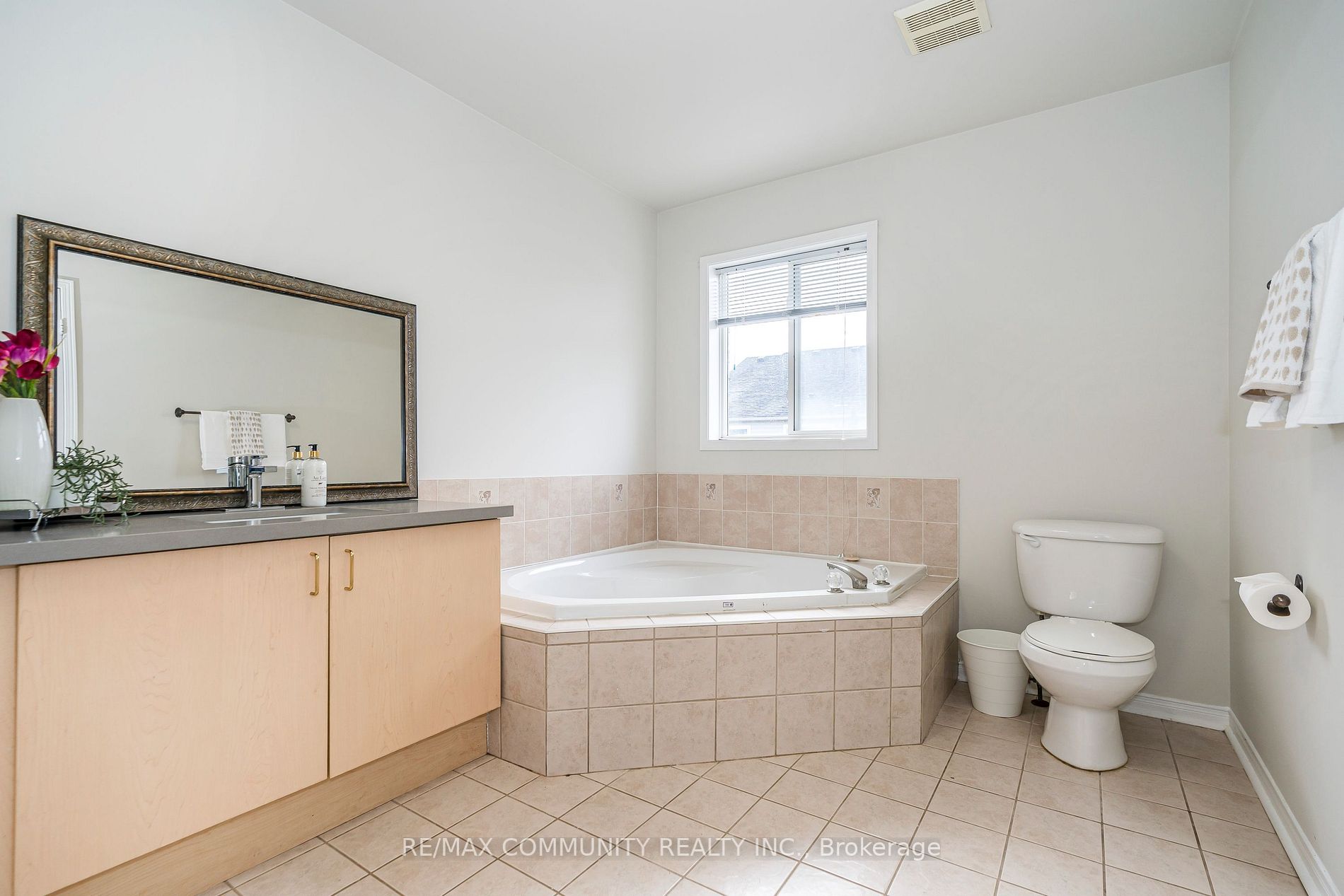 31 Greenhalf Dr