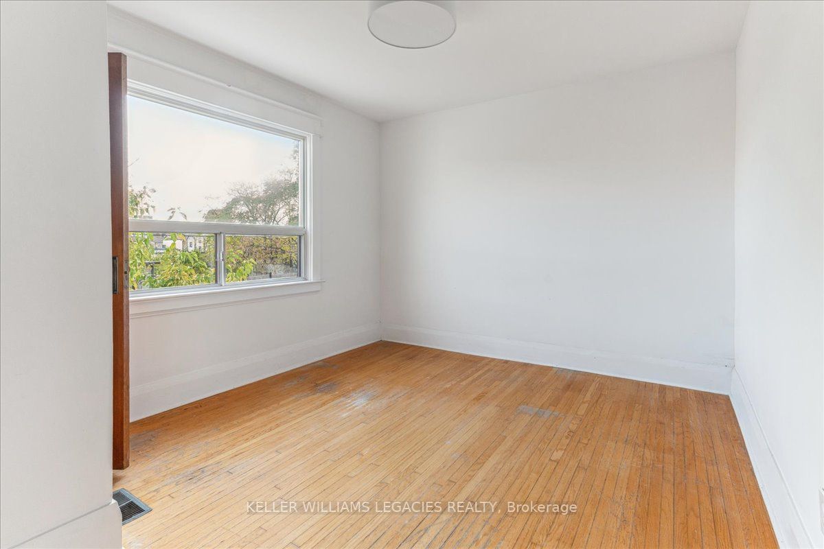 89 Strathmore Blvd, #Upper