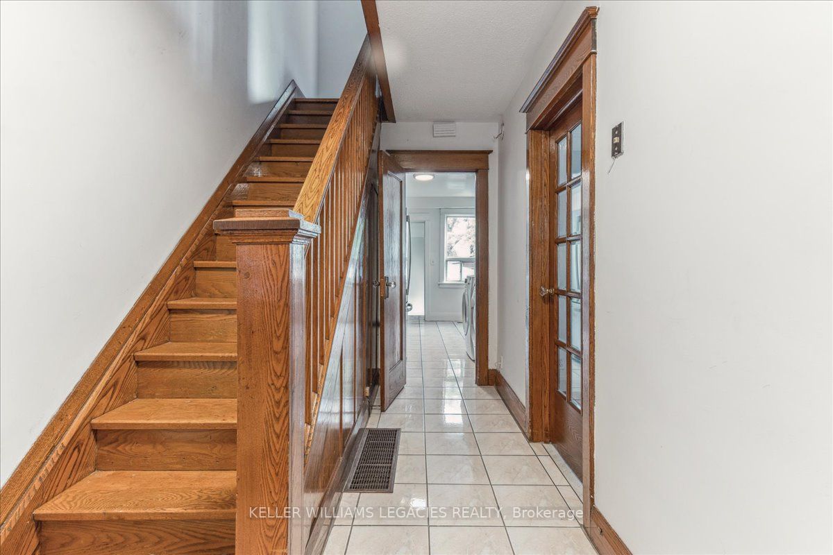 89 Strathmore Blvd, #Upper