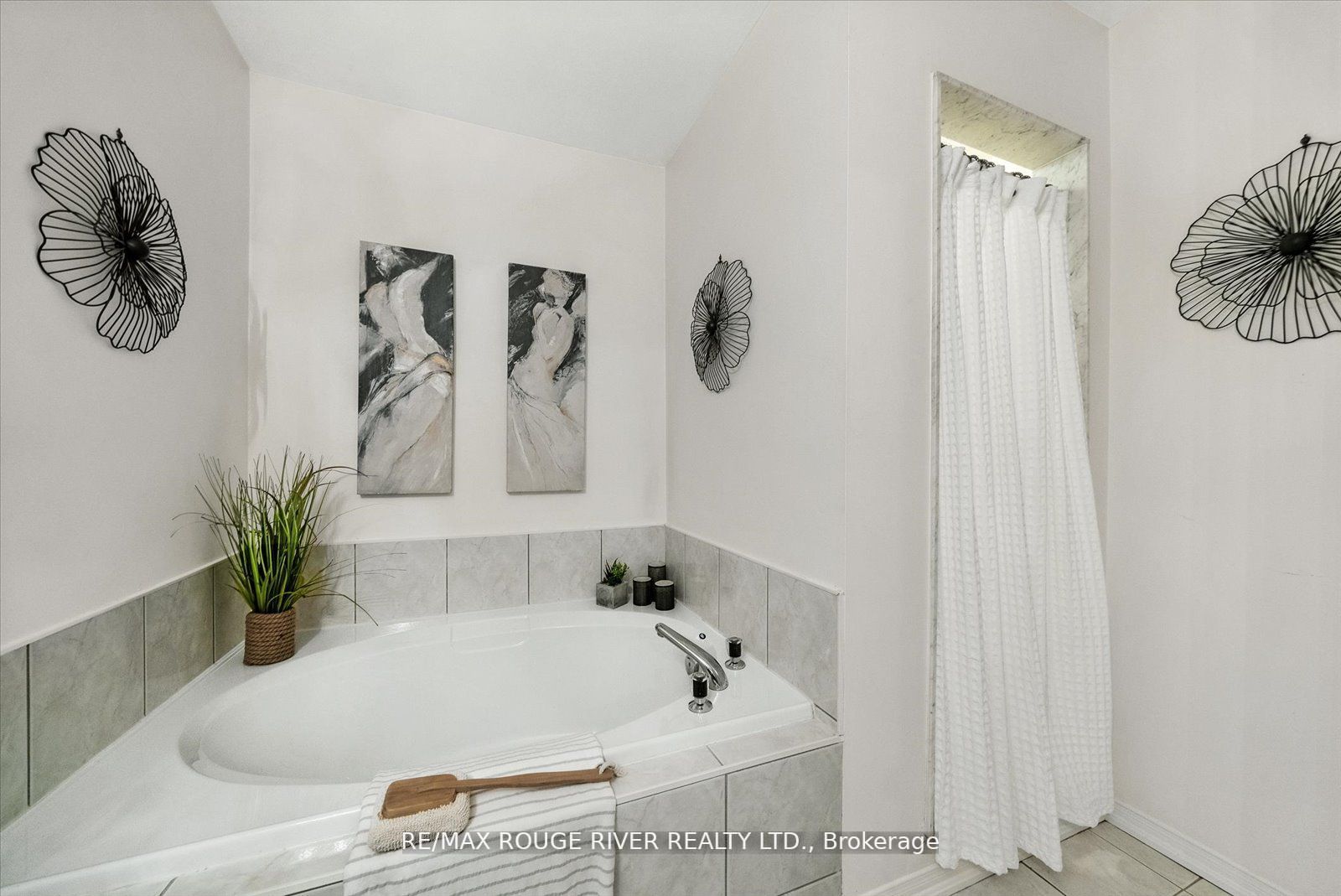 56 Zachary Pl