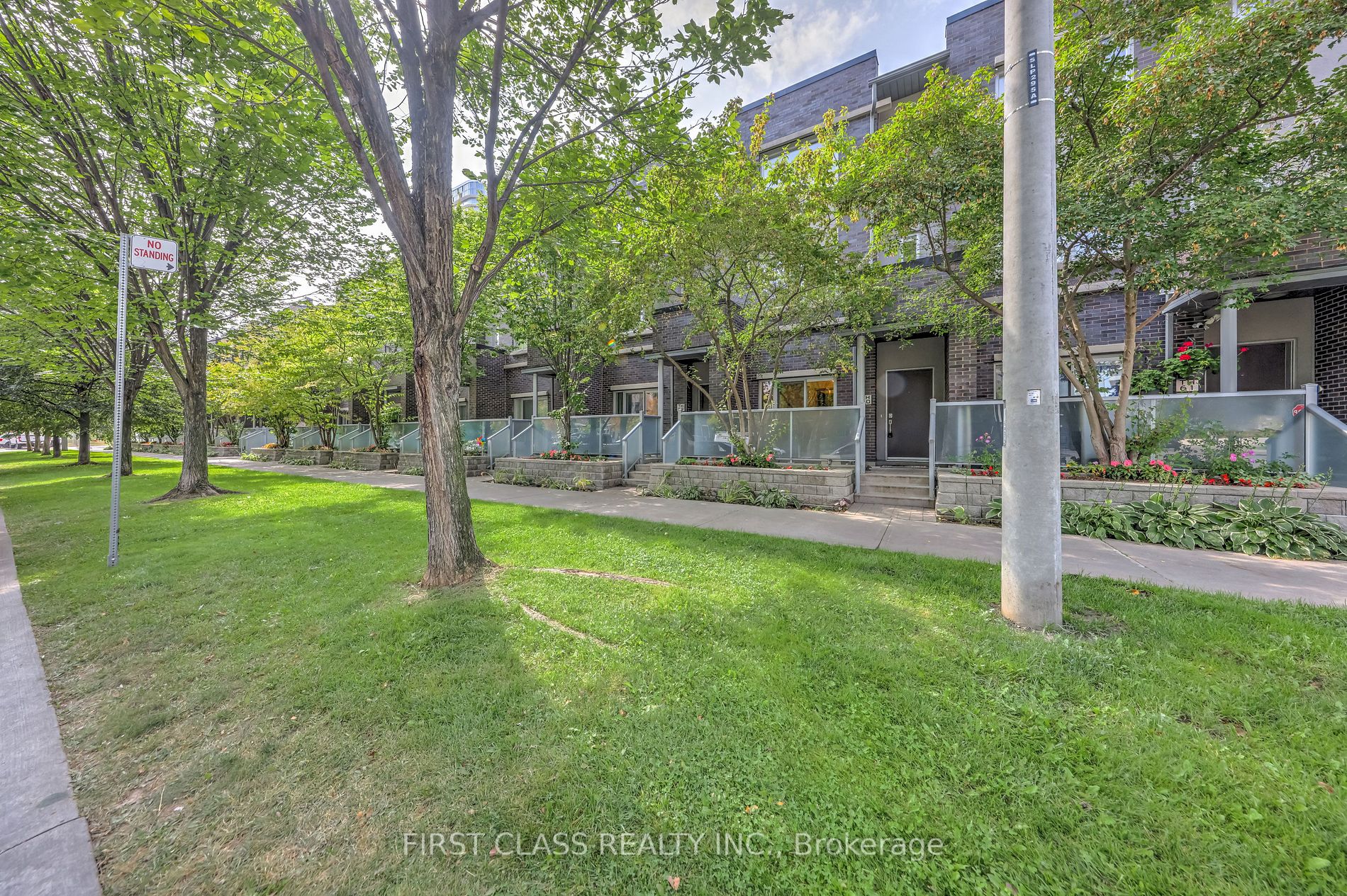 295 Village Green Sq, #60