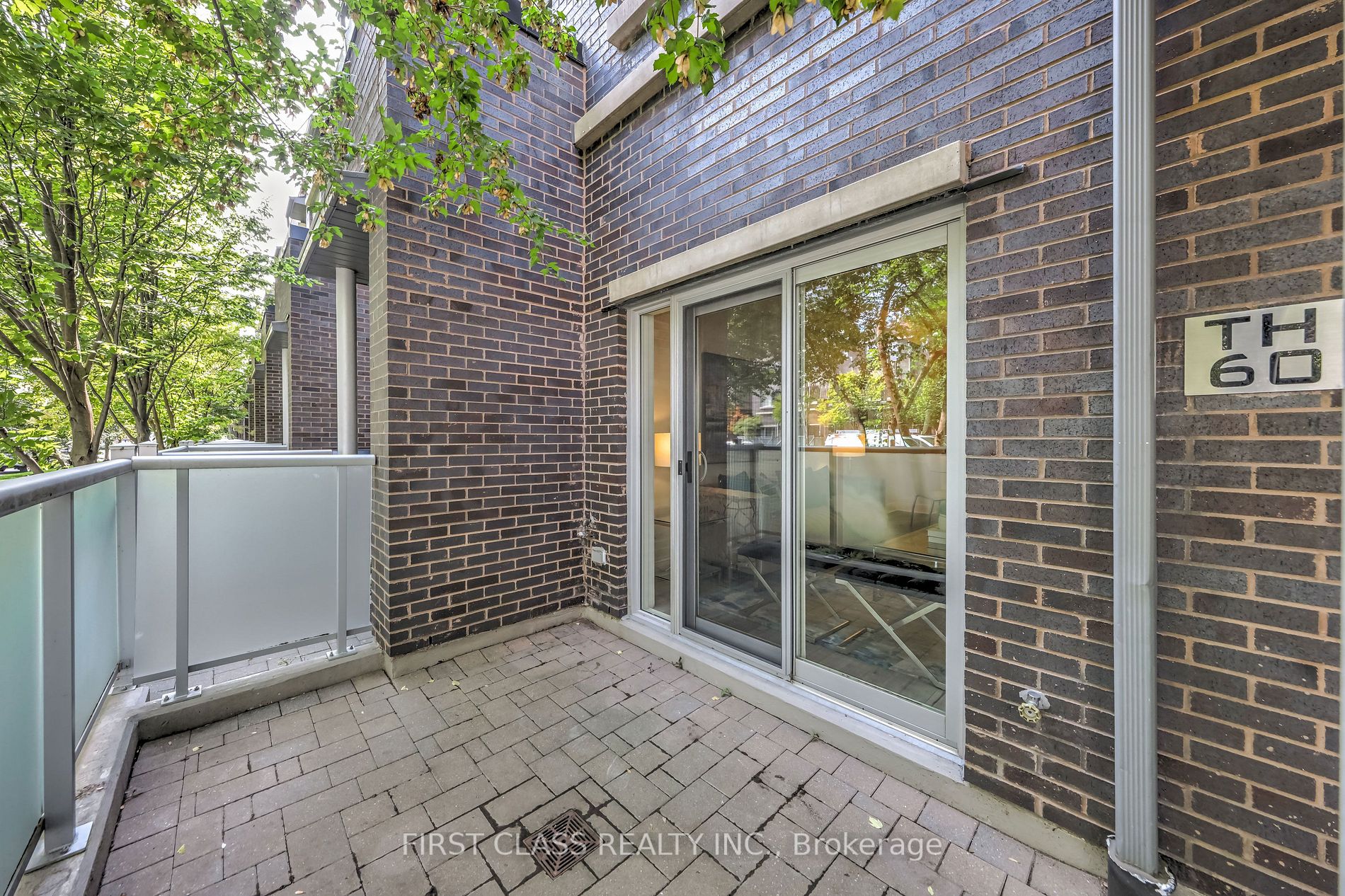 295 Village Green Sq, #60