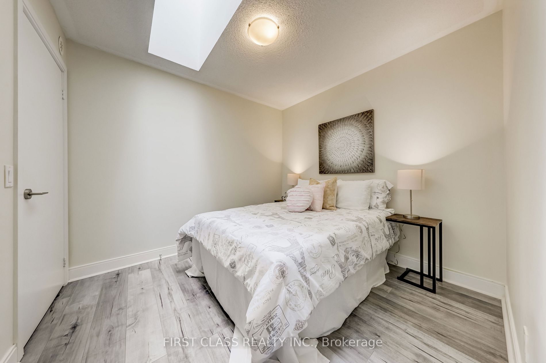 295 Village Green Sq, #60