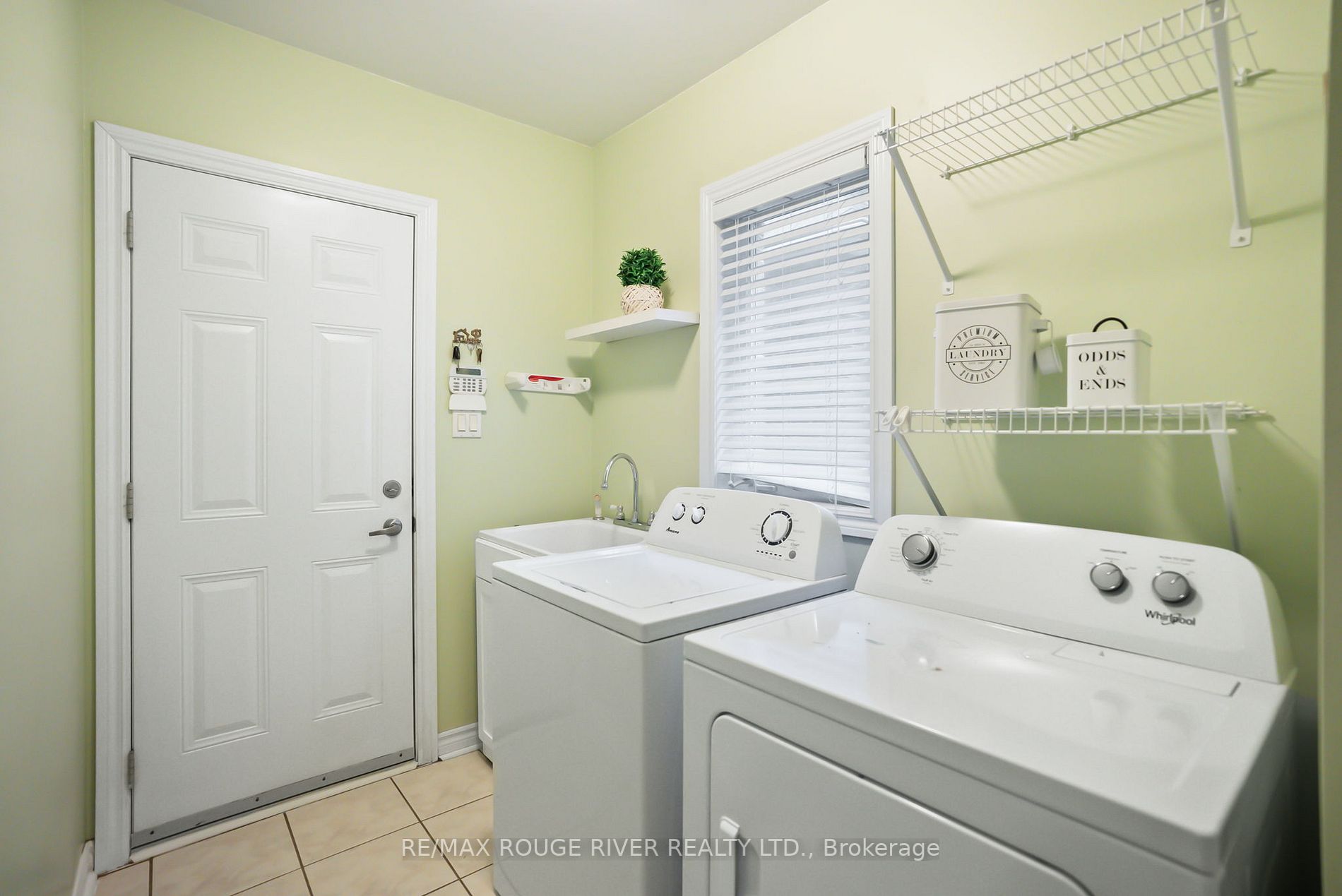 121 Rivers Edge Pl