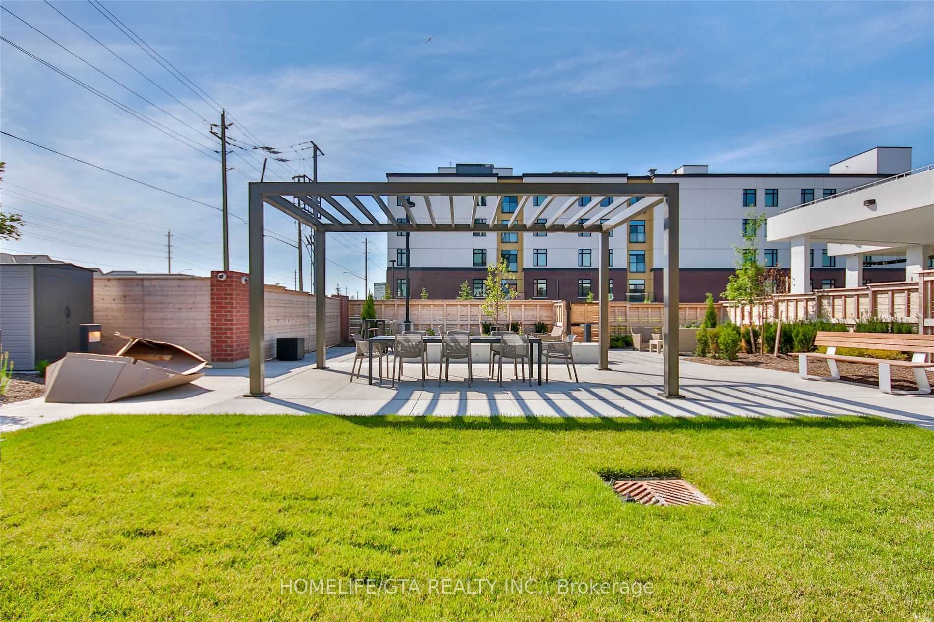 2550 Simcoe St N, #802