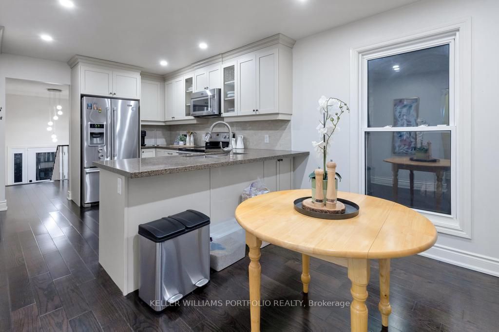 18 Centerfield Dr
