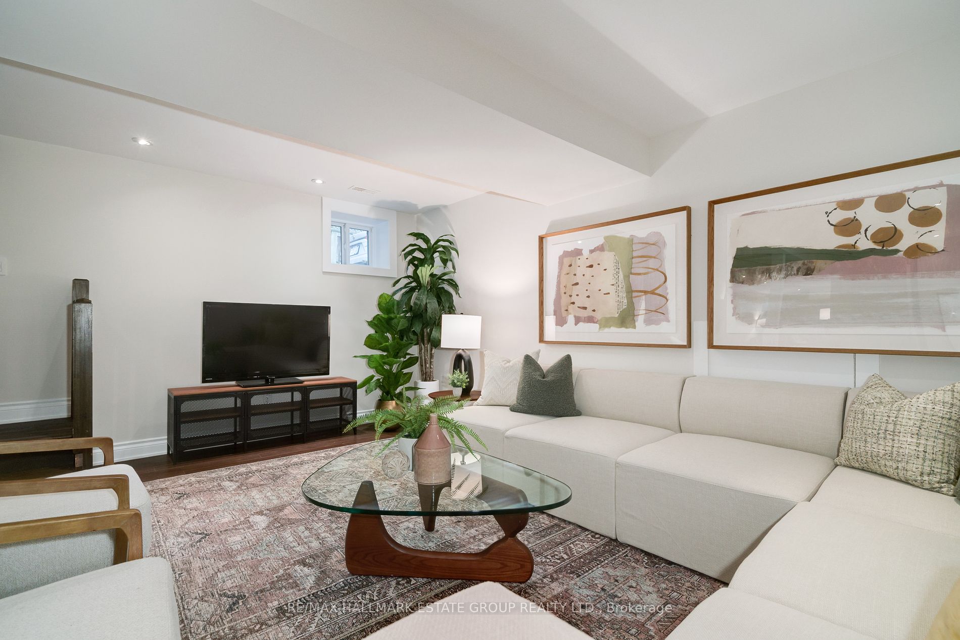 126 Lee Ave