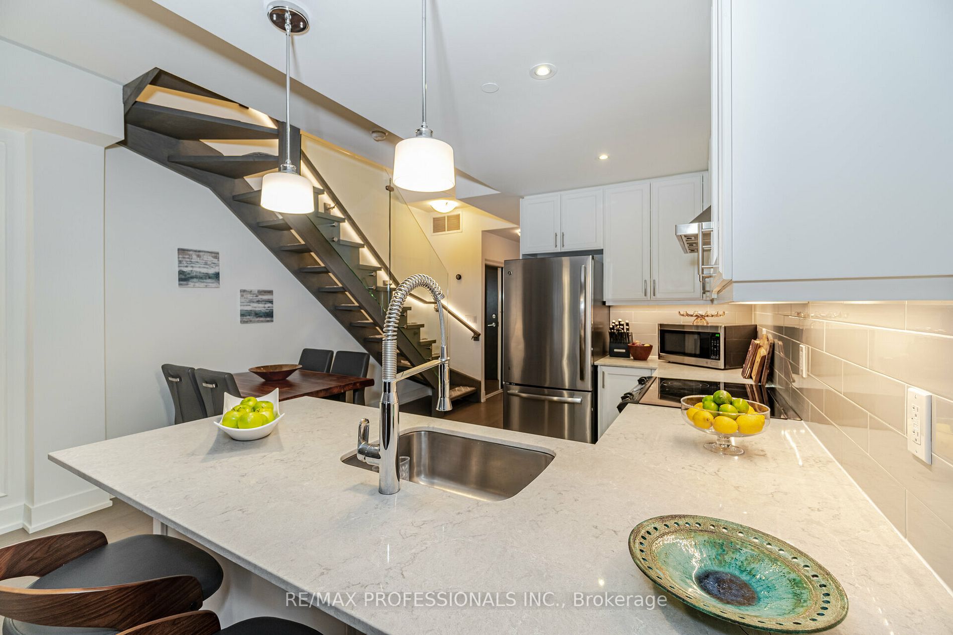 2A Queensbury Avenue, #102