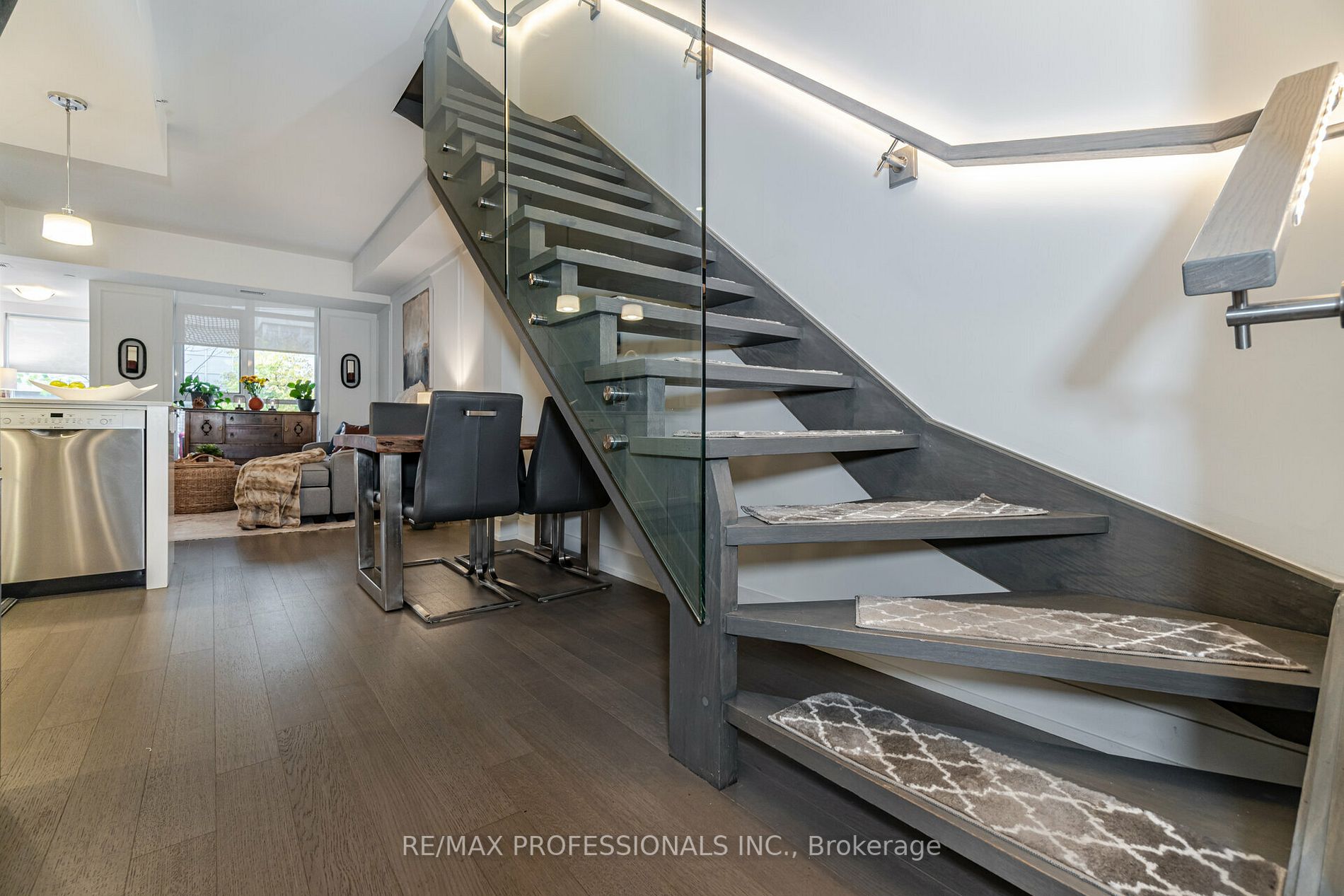2A Queensbury Avenue, #102