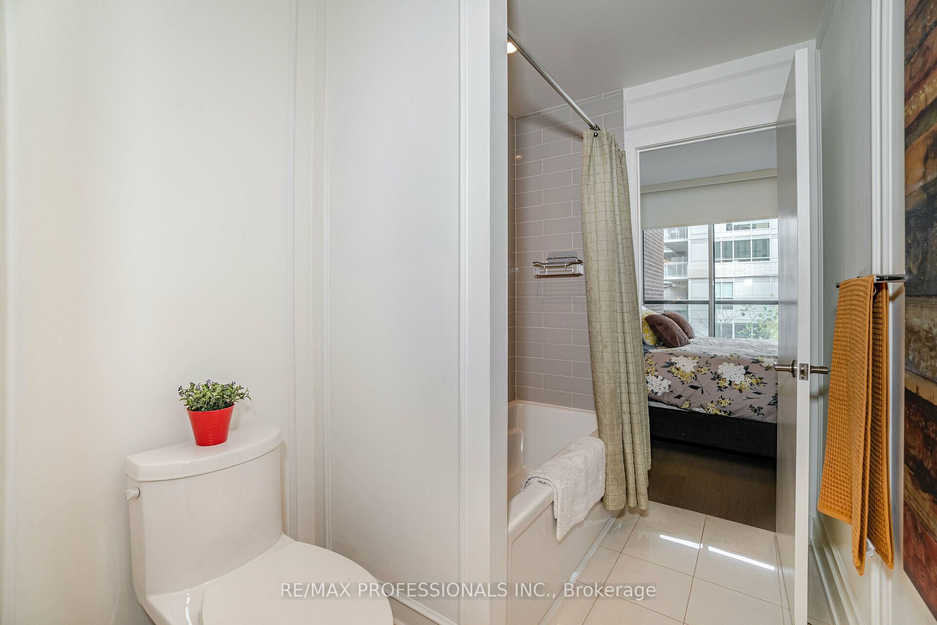 2A Queensbury Avenue, #102