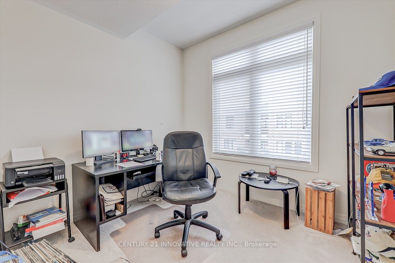 217 Lord Elgin Lane S