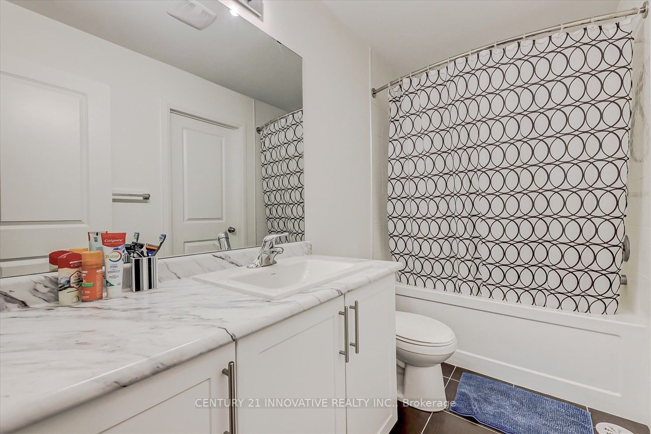 217 Lord Elgin Lane S