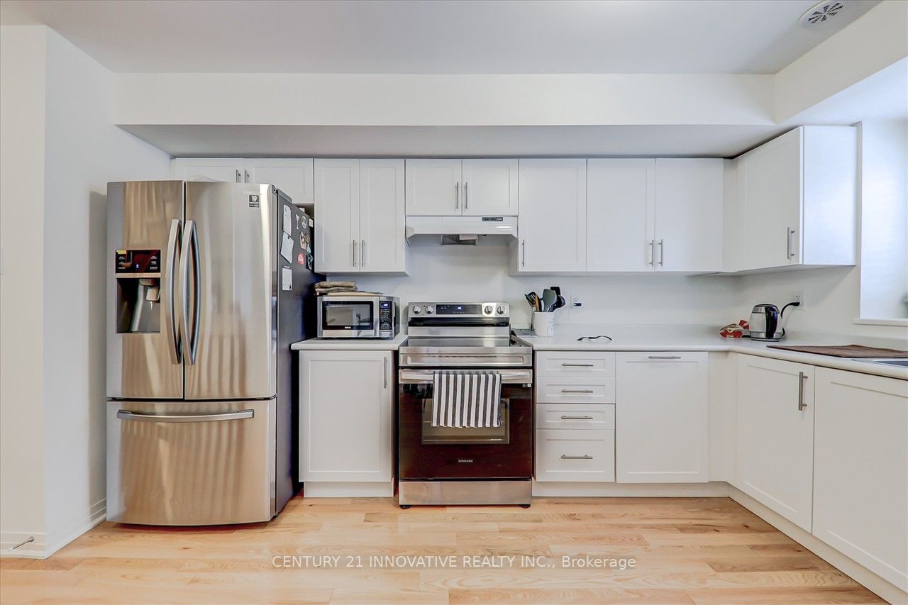 217 Lord Elgin Lane S