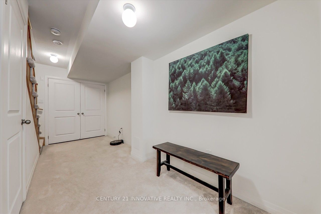 217 Lord Elgin Lane S