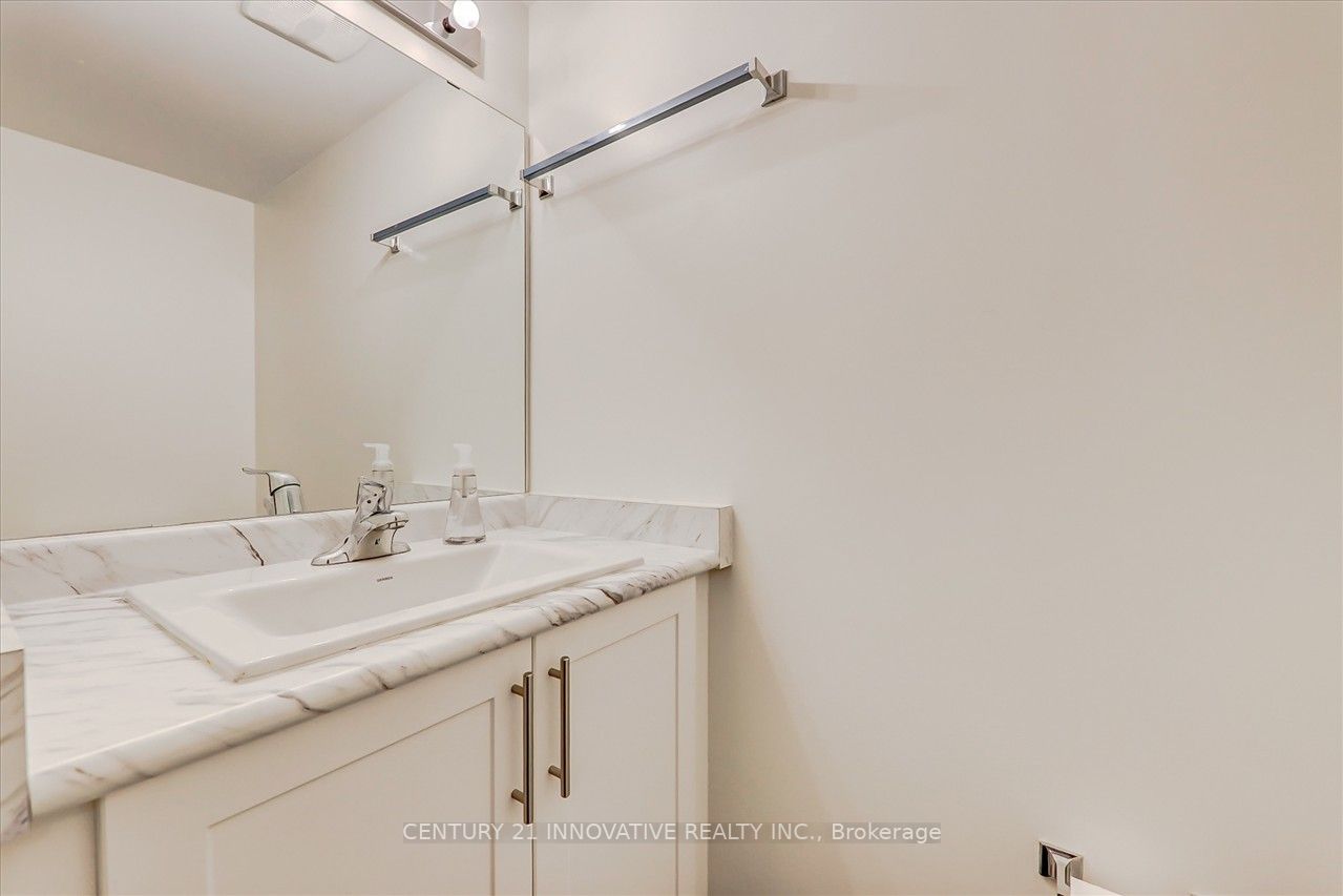 217 Lord Elgin Lane S