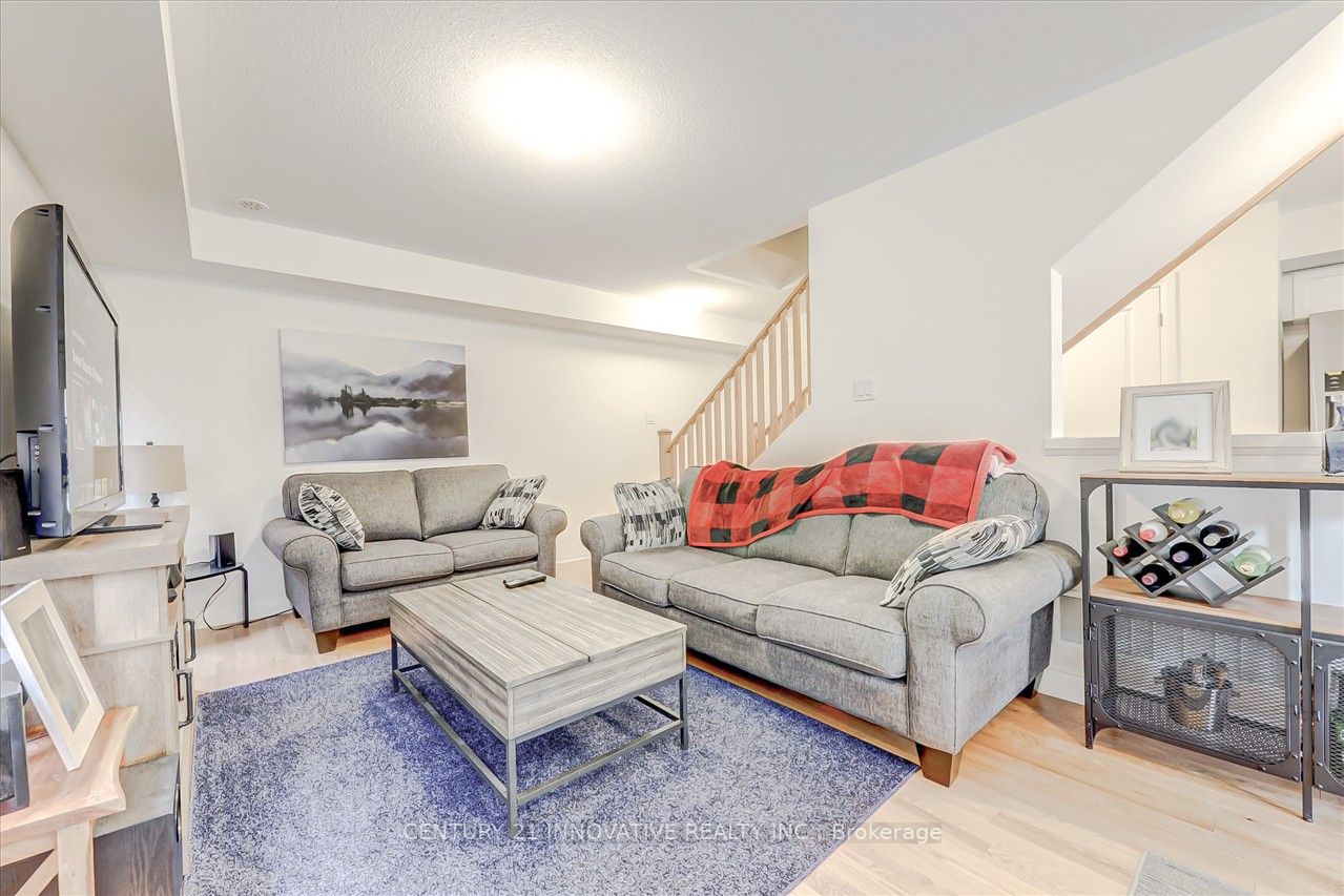 217 Lord Elgin Lane S