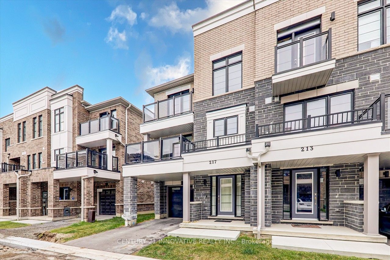 217 Lord Elgin Lane S