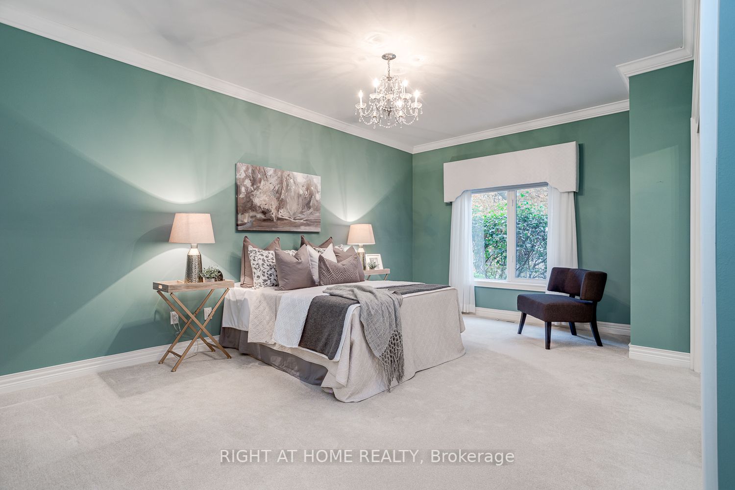 311 Waterbury Cres