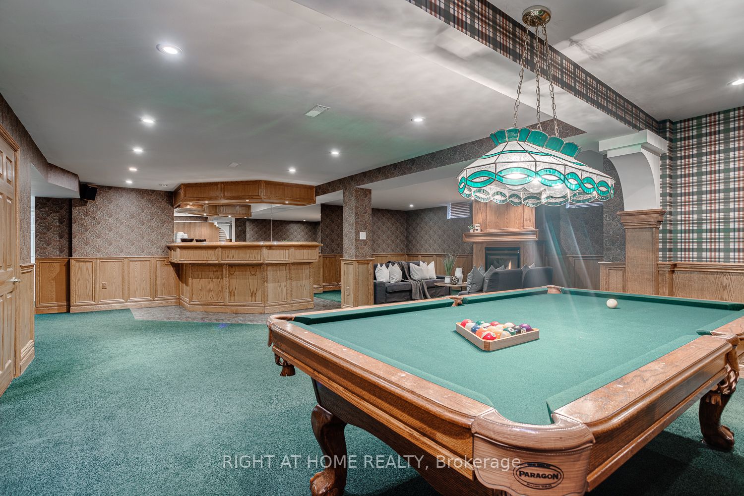 311 Waterbury Cres