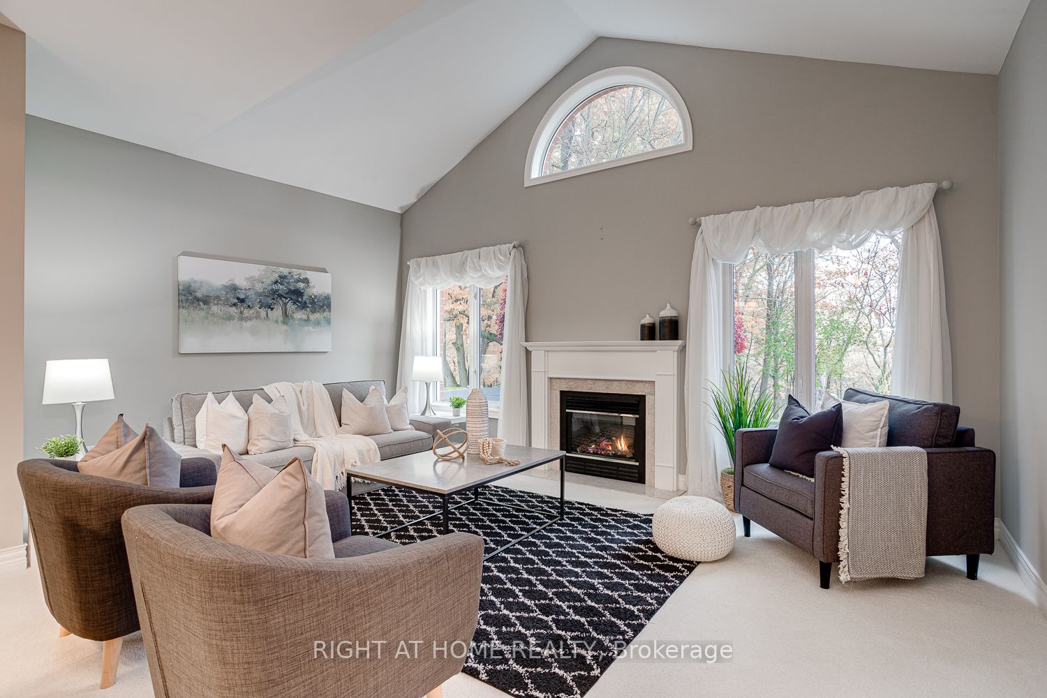 311 Waterbury Cres