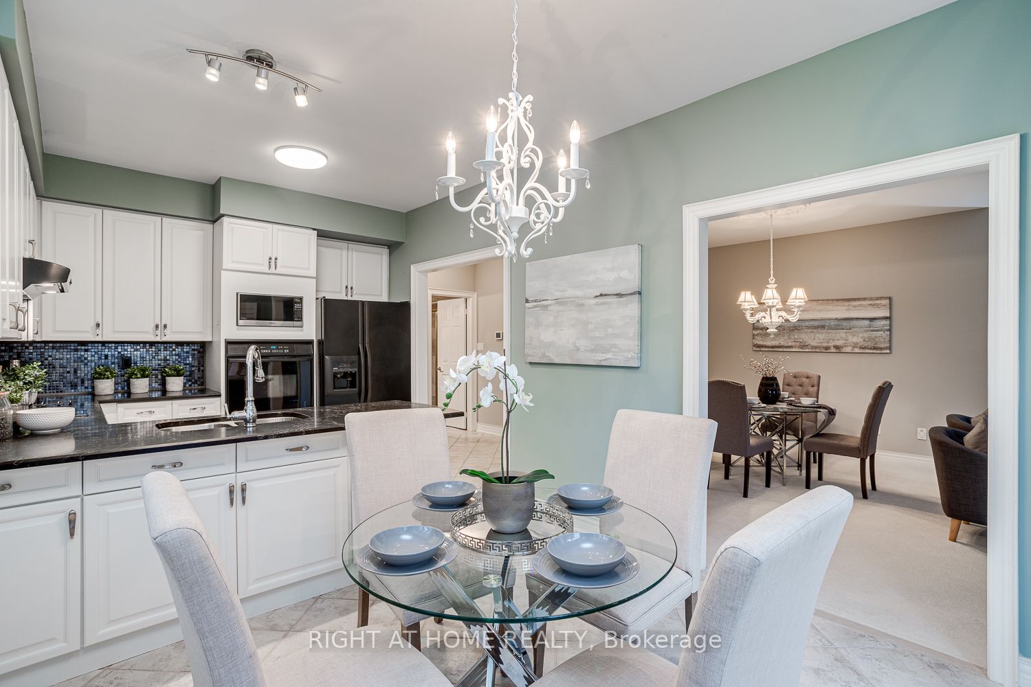 311 Waterbury Cres