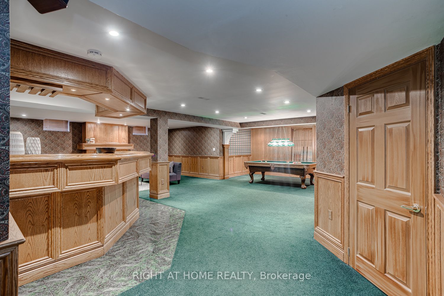 311 Waterbury Cres