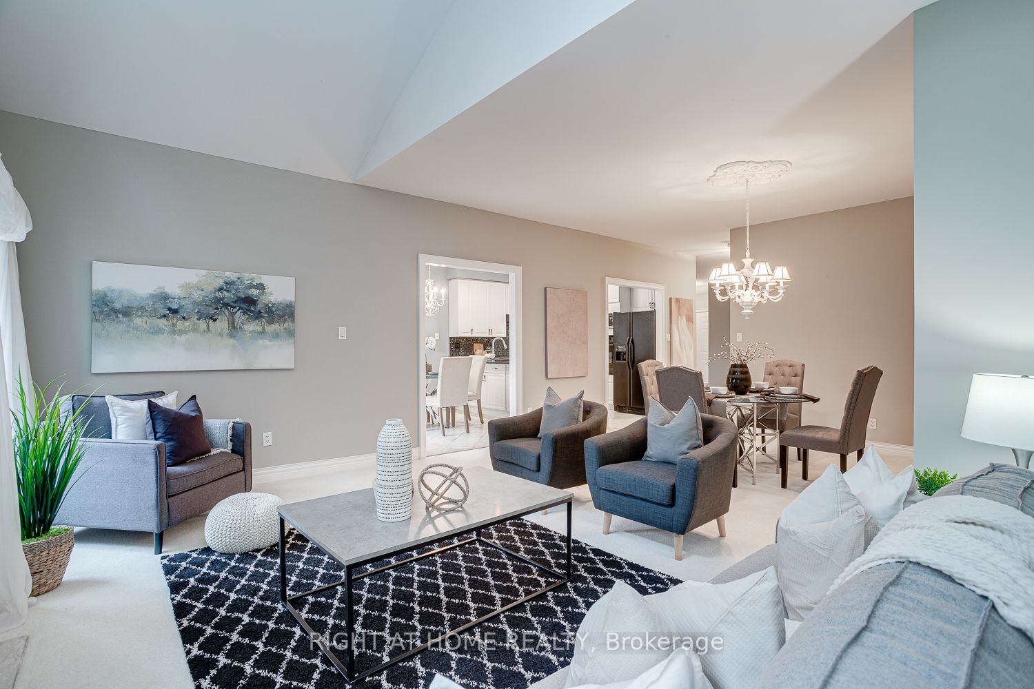 311 Waterbury Cres
