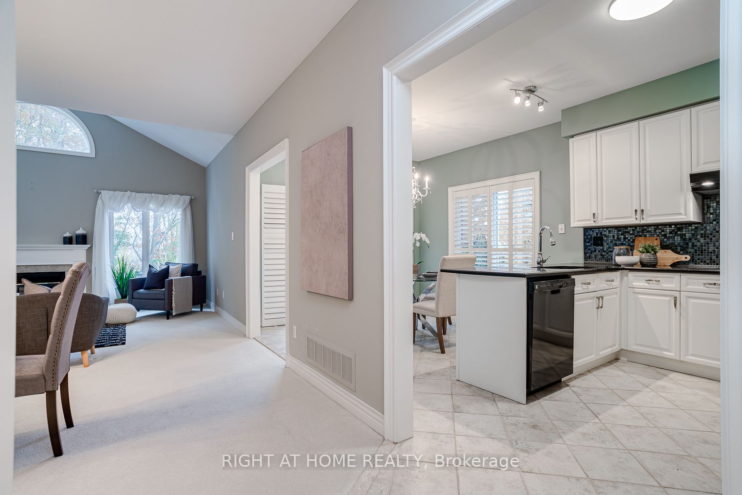 311 Waterbury Cres