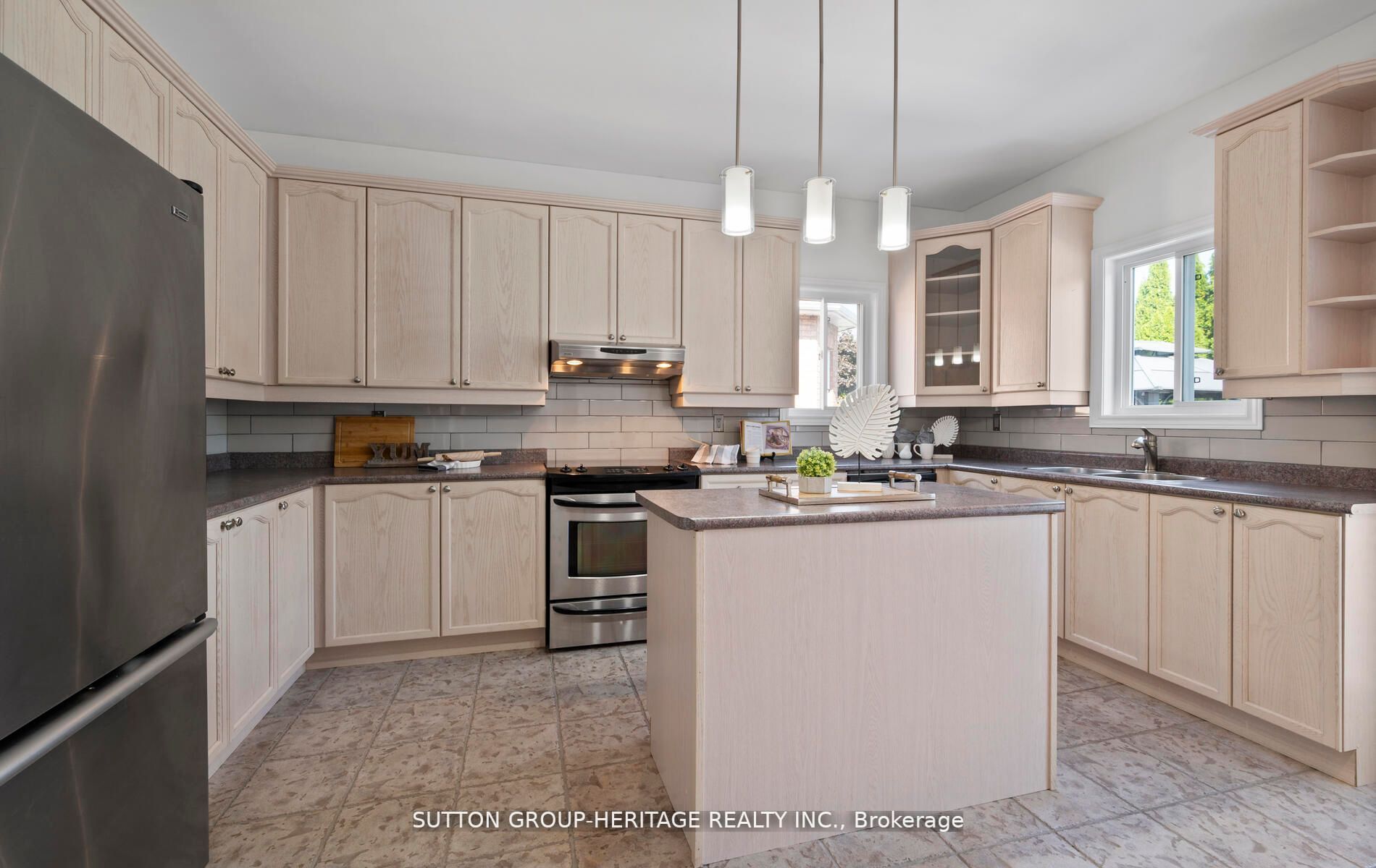 3 Penhurst Dr