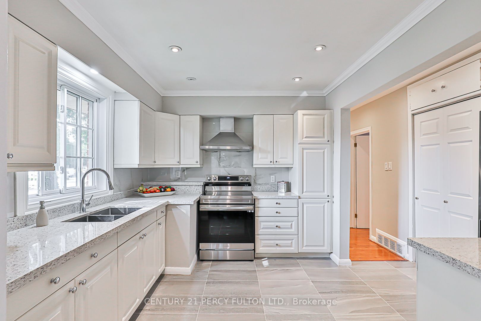 21 Willowhurst Cres E