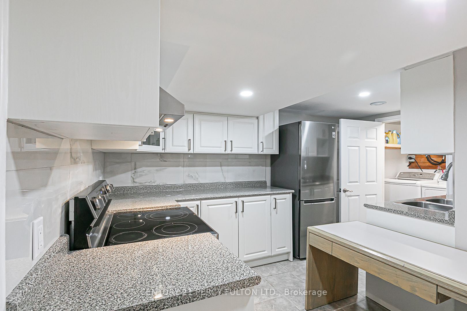 21 Willowhurst Cres E