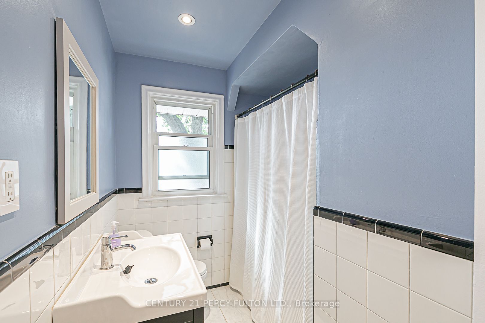 21 Willowhurst Cres E