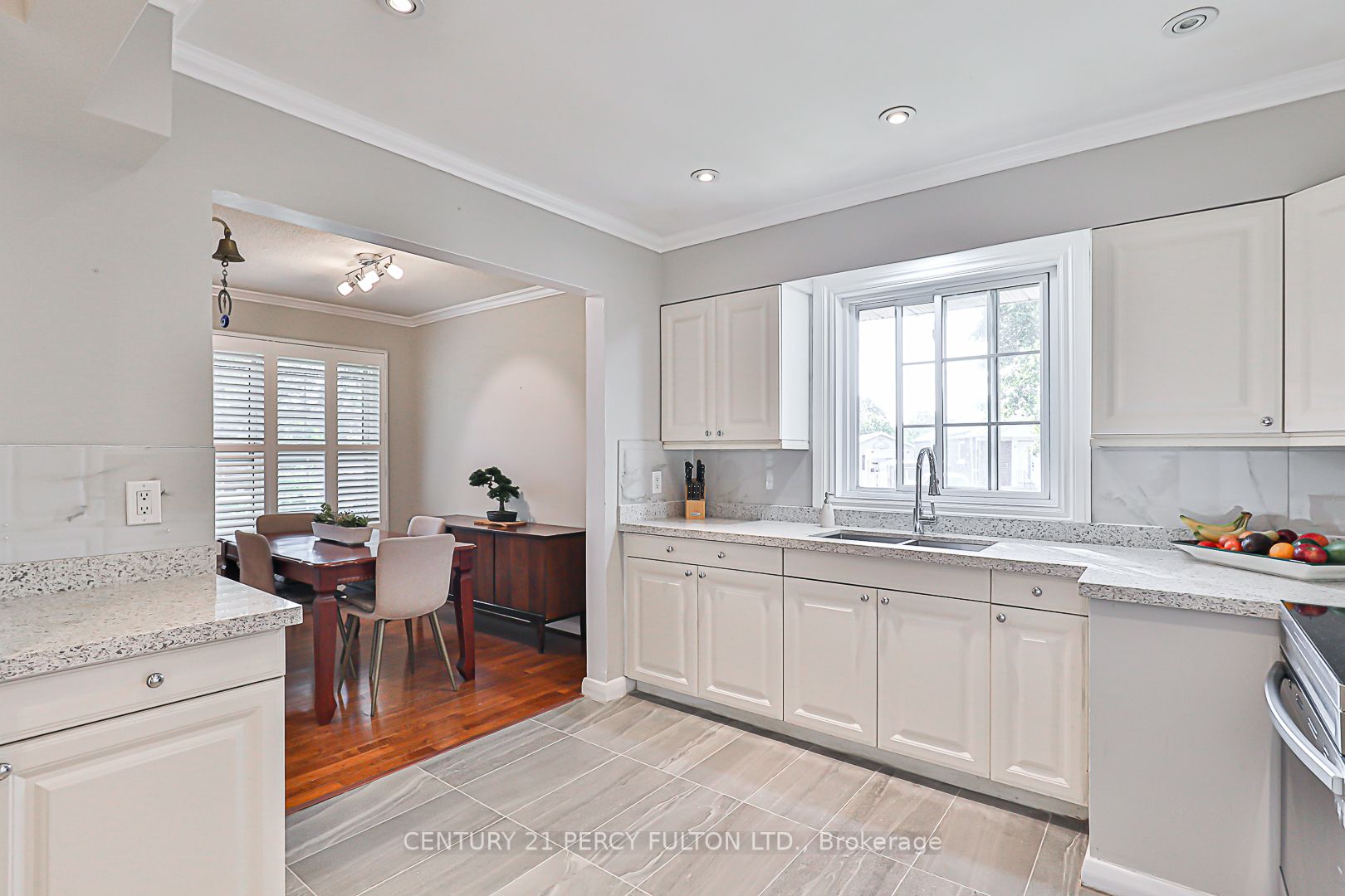21 Willowhurst Cres E
