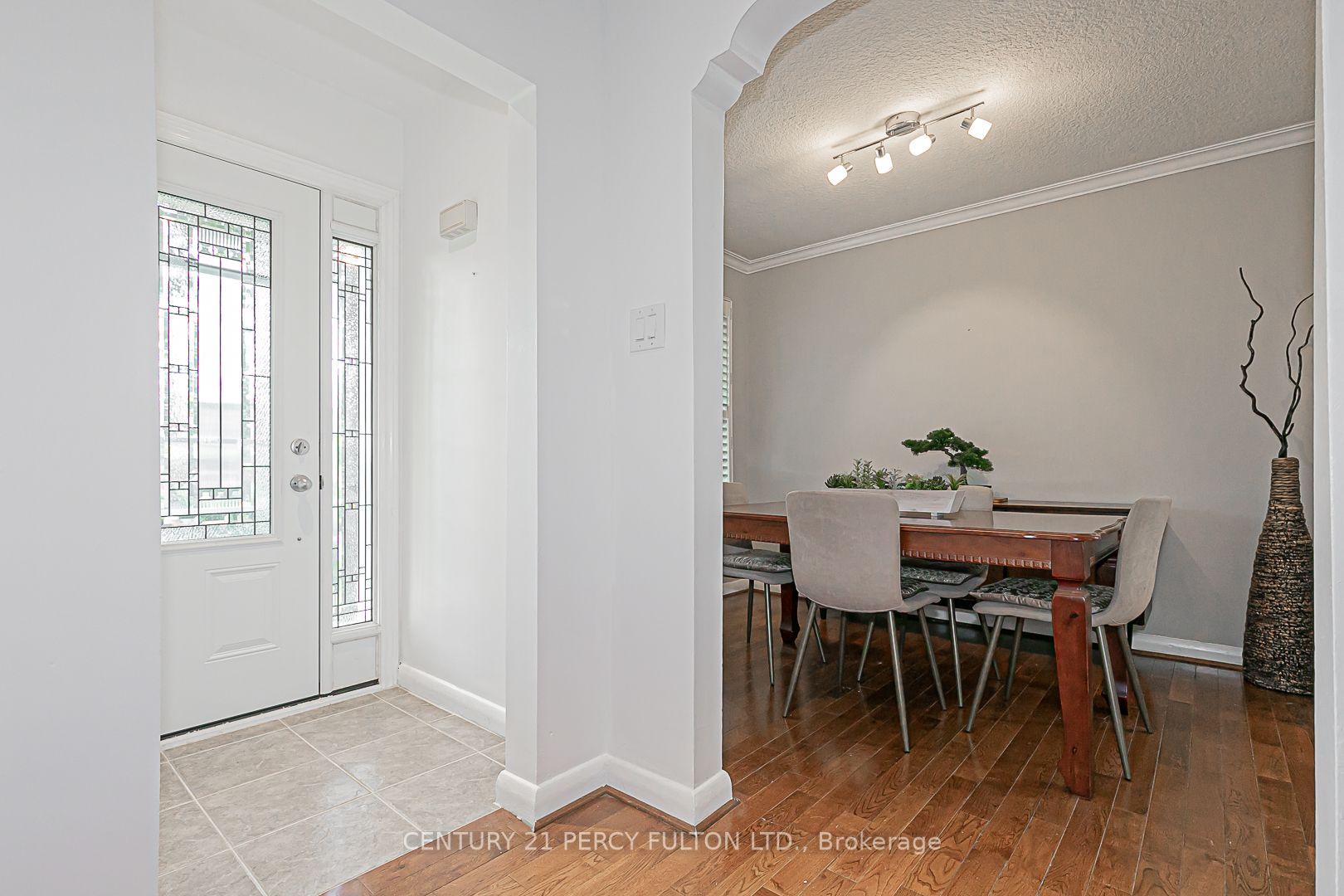 21 Willowhurst Cres E