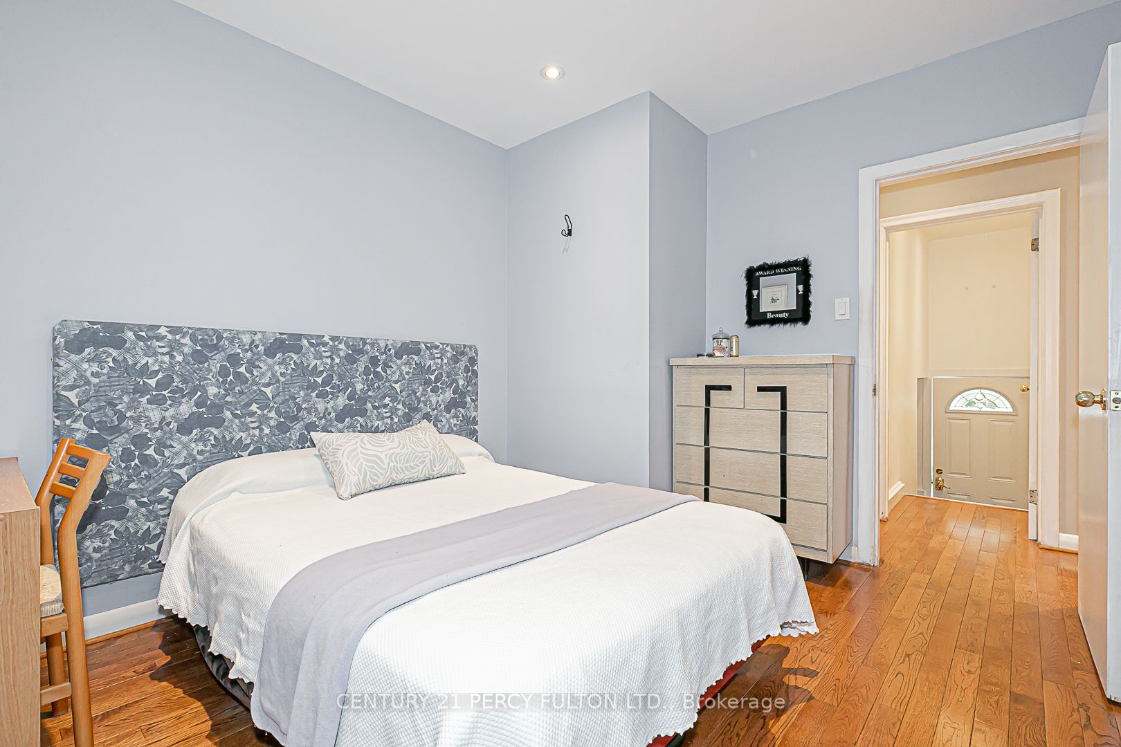 21 Willowhurst Cres E