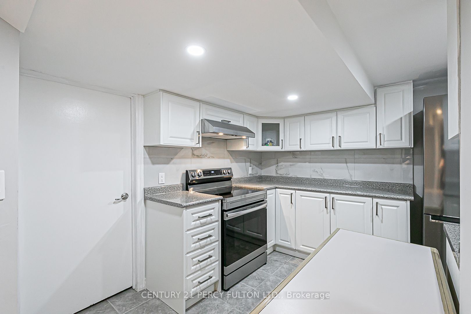 21 Willowhurst Cres E