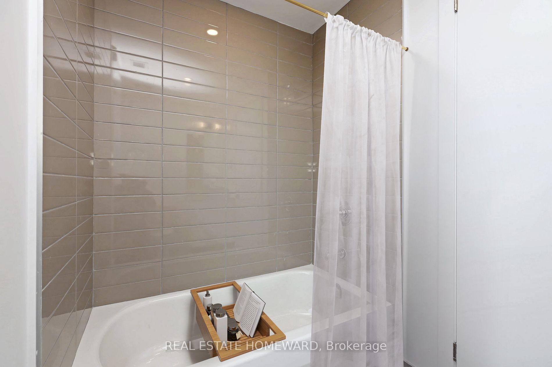 1316 Kingston Rd, #406