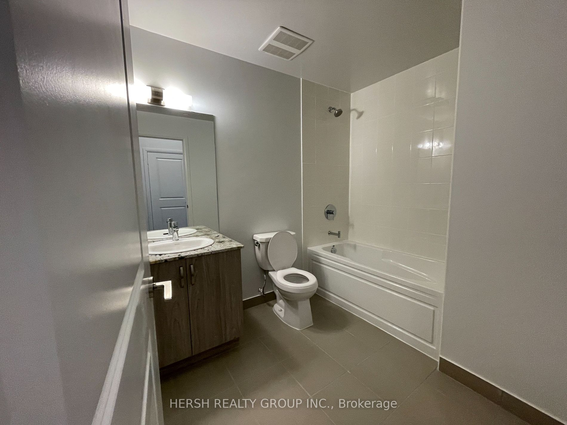 10 Meadowglen Pl, #102