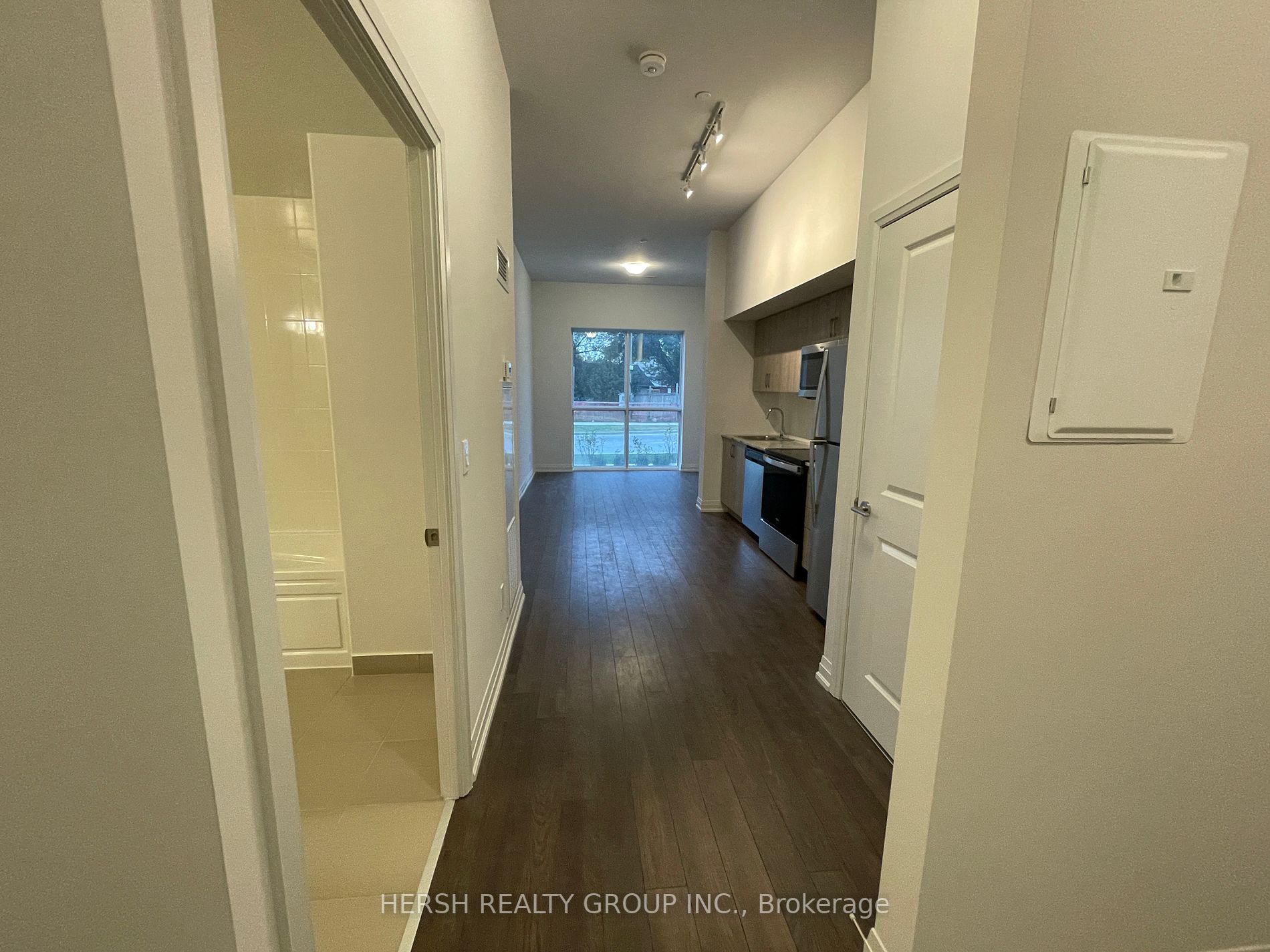 10 Meadowglen Pl, #102