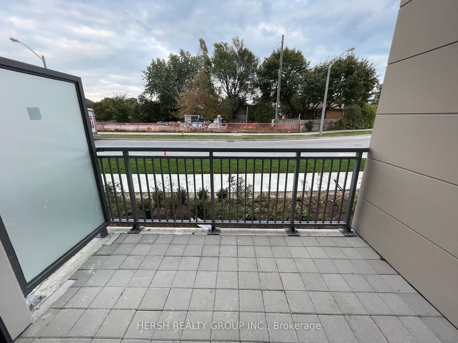 10 Meadowglen Pl, #102