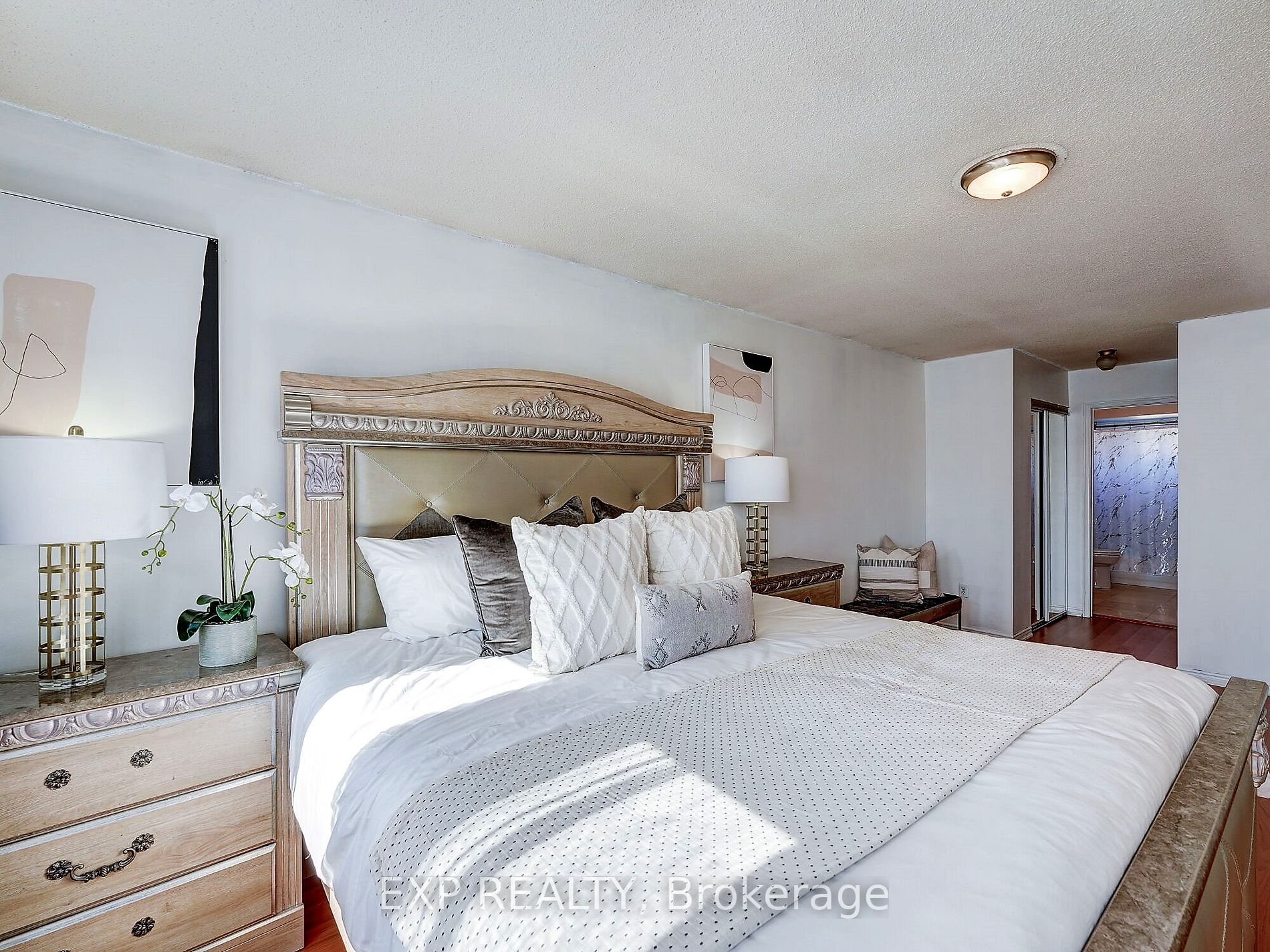 1564 Somergrove Cres