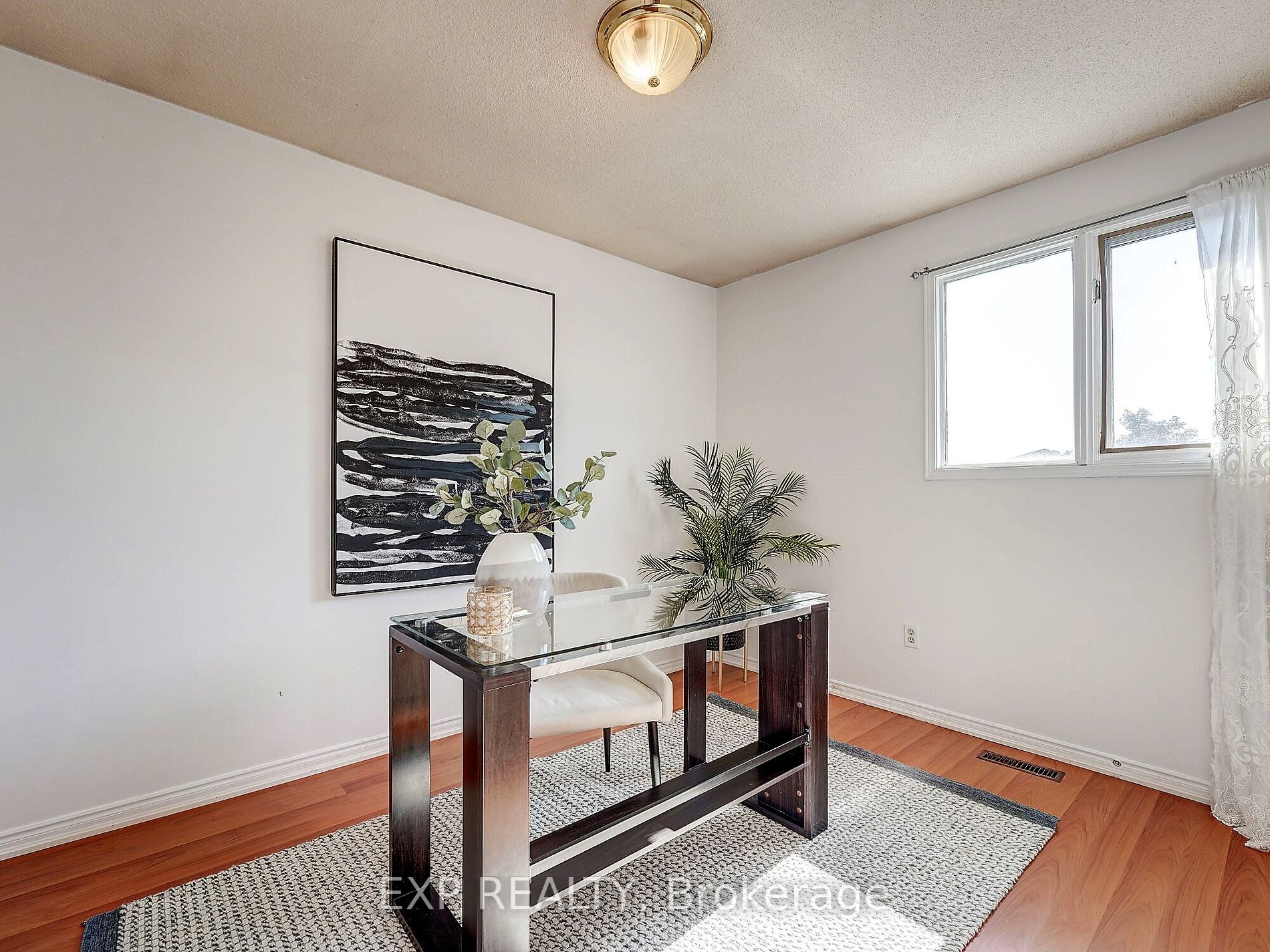 1564 Somergrove Cres