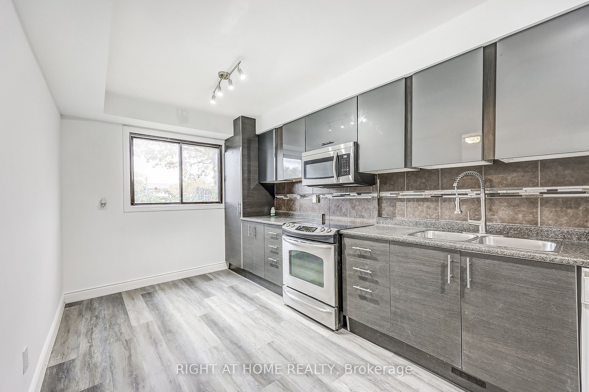 960 Glen St, #31
